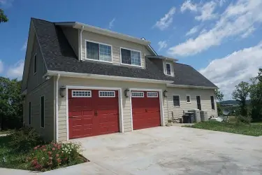 Beautiful Appomattox custom home • Click to view enlargement